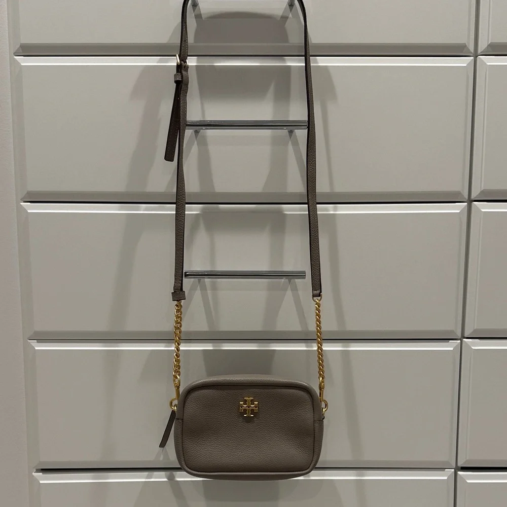 Tory Burch compact pebbled